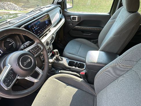 Used 2024 Jeep Wrangler Sahara image 24