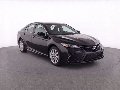 Used 2024 Toyota Camry SE FWD image 2
