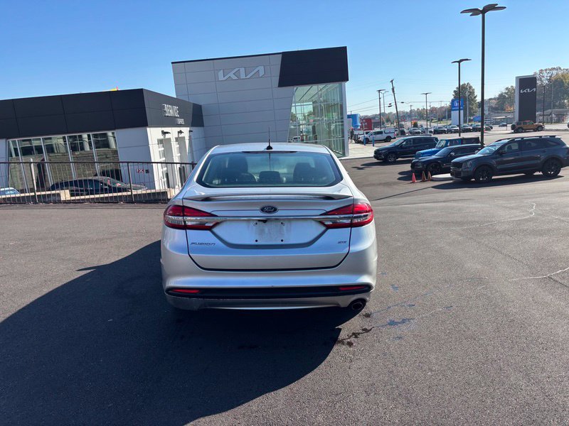 Used 2018 Ford Fusion SE w/ Equipment Group 201A FWD image 7