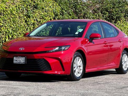 Used 2025 Toyota Camry LE FWD image 10