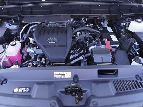 Used 2023 Toyota Highlander XLE FWD image 24