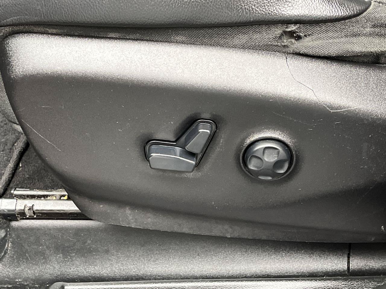 Used 2018 Chrysler Pacifica Touring-L Plus FWD image 10