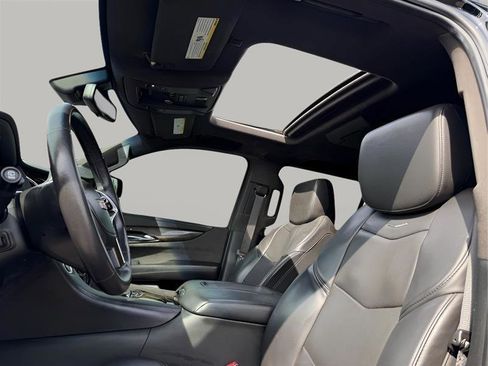 Used 2018 Cadillac Escalade Platinum image 19