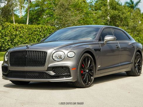 Used 2022 Bentley Flying Spur Plug-In Hybrid image 14