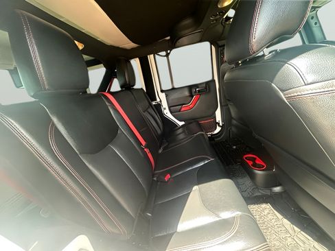 Used 2017 Jeep Wrangler Unlimited Rubicon AWD/4WD image 14