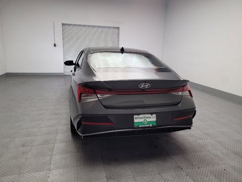 Used 2025 Hyundai Elantra SEL FWD image 6