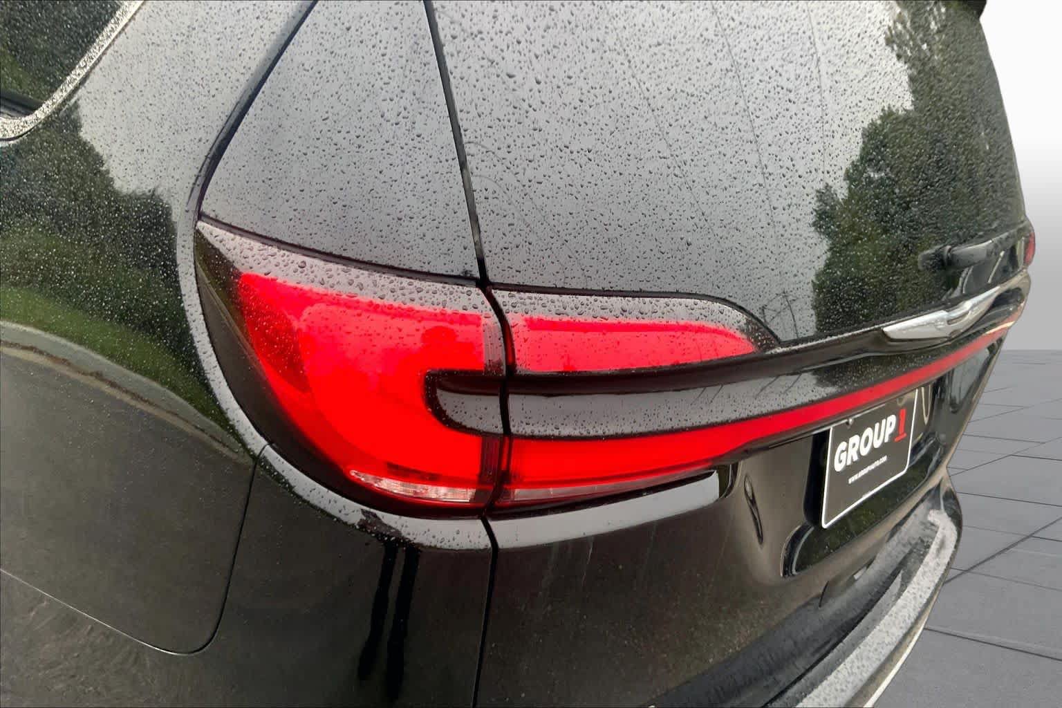Used 2024 Chrysler Pacifica Touring-L FWD image 27
