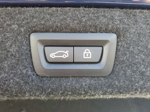 Used 2023 BMW M550i xDrive image 9