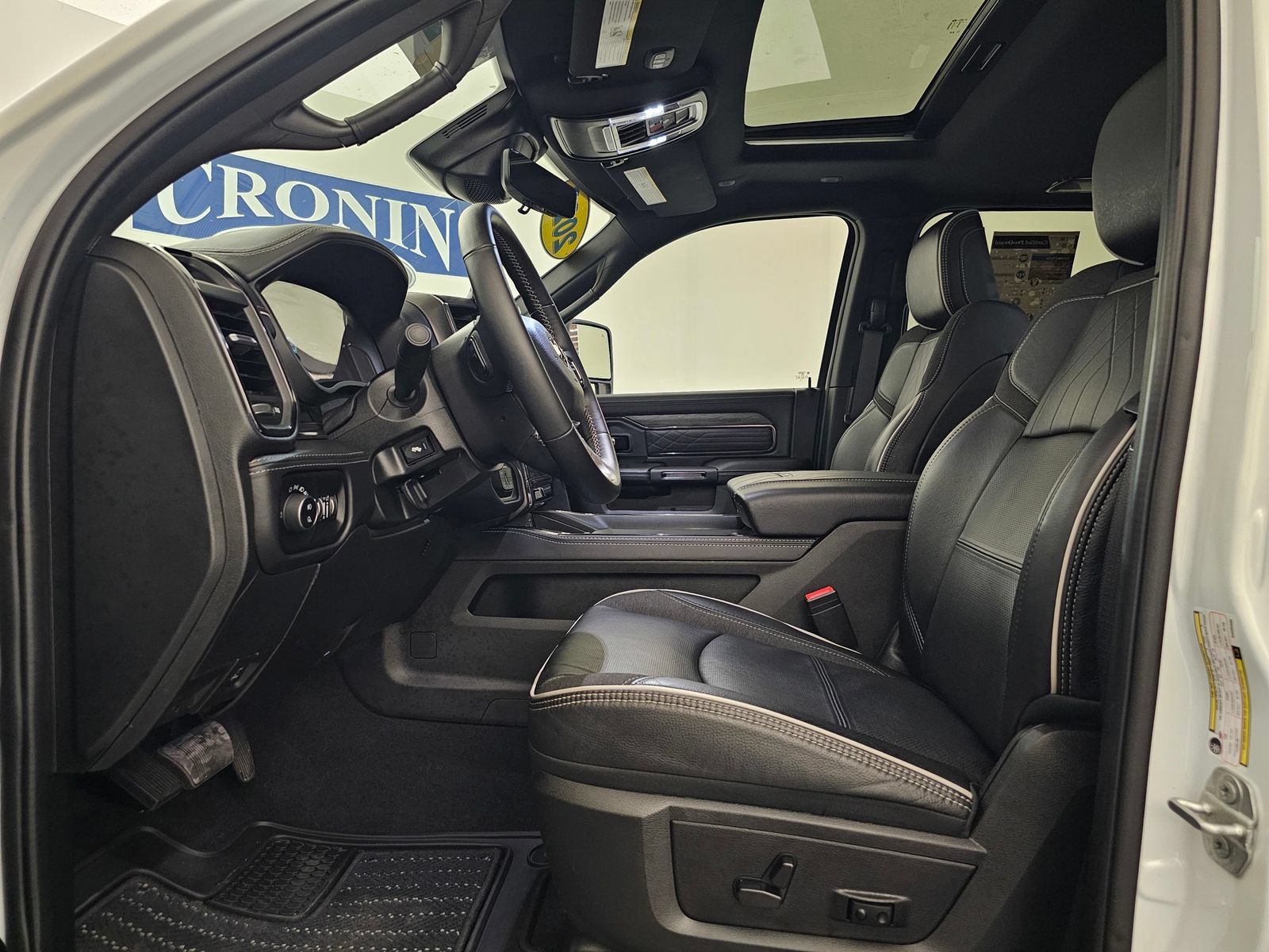 Used 2025 RAM 3500 Limited AWD/4WD image 7