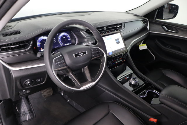 Used 2023 Jeep Grand Cherokee Limited RWD image 24