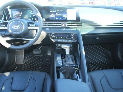 Used 2024 Hyundai Elantra Limited image 11