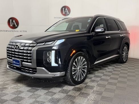 Used 2023 Hyundai Palisade Calligraphy image 2