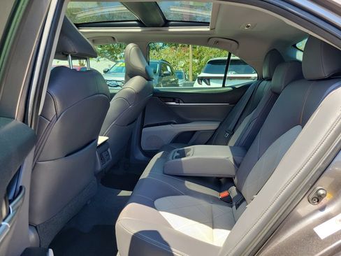 Used 2019 Toyota Camry XLE FWD image 13