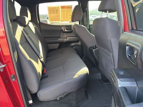 Used 2018 Toyota Tacoma TRD Sport AWD/4WD image 12