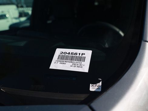 Used 2025 Chevrolet Suburban Premier image 37