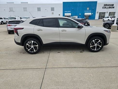 New 2026 Chevrolet Traverse Z71 w/ LPO, Floor Liner Package AWD/4WD image 16
