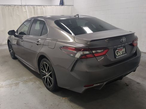 Used 2022 Toyota Camry SE image 8