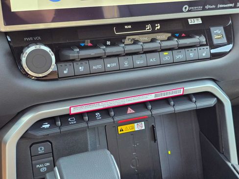 Certified 2024 Toyota Sequoia Platinum AWD/4WD image 31