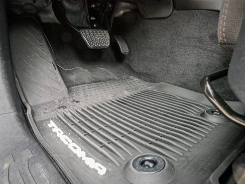 Used 2025 Toyota Tacoma SR AWD/4WD image 17