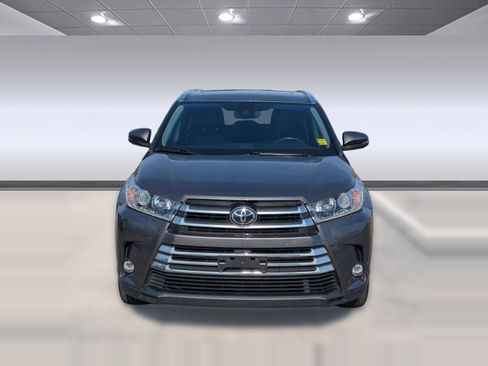 Used 2019 Toyota Highlander Limited image 6