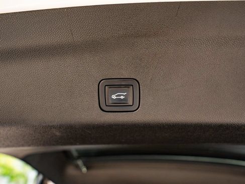 Used 2024 GMC Yukon SLT w/ SLT Luxury Package AWD/4WD image 23