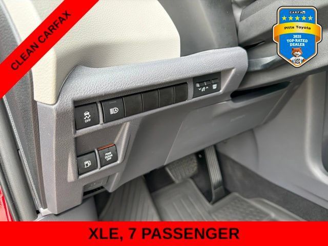 Used 2021 Toyota Sienna XLE FWD image 19
