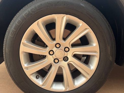 Used 2017 Land Rover Discovery Sport SE AWD/4WD image 26