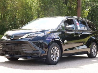 New 2025 Toyota Sienna LE