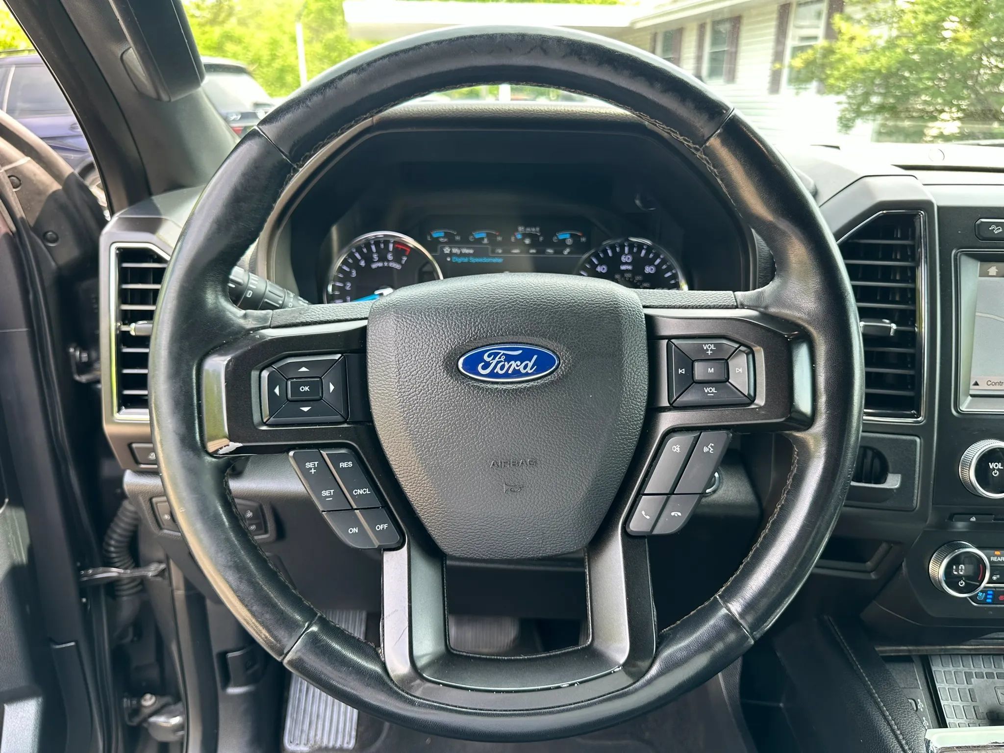 Used 2018 Ford Expedition Max Limited AWD/4WD image 23