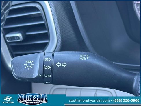 Certified 2021 Hyundai Venue SEL w/ Premium Package image 22