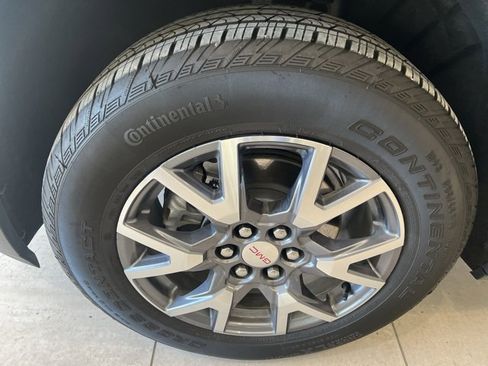 Used 2023 GMC Acadia SLT image 10