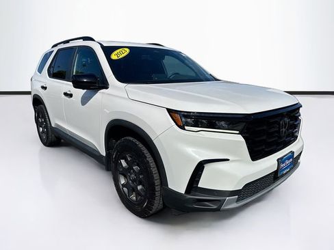 Certified 2023 Honda Pilot TrailSport image 1
