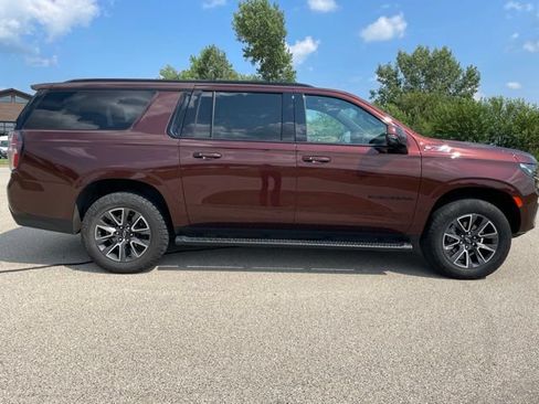 Used 2022 Chevrolet Suburban Z71 w/ Luxury Package AWD/4WD image 8