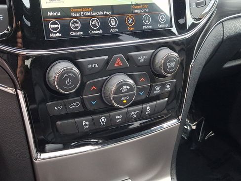 Used 2021 Jeep Grand Cherokee Limited AWD/4WD image 16