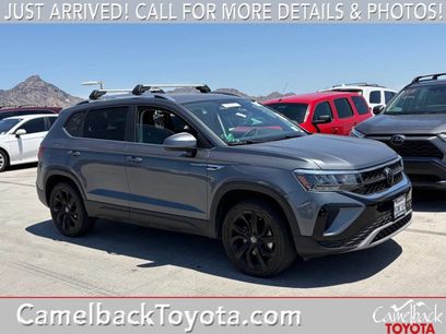 Used 2023 Volkswagen Taos SE w/ Black Wheel Package