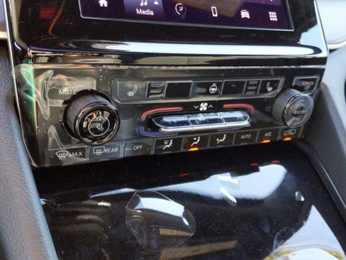 New 2025 Jeep Grand Cherokee L Laredo w/ Luxury Tech Group I RWD image 38