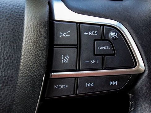 Used 2025 Toyota Highlander XSE image 27