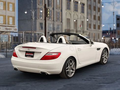 Used 2016 Mercedes-Benz SLK 300 image 4