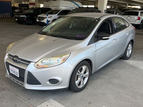 Used 2013 Ford Focus SE FWD image 1