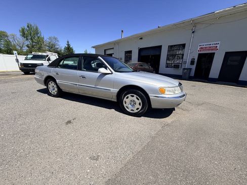Used 1998 Lincoln Continental FWD image 23