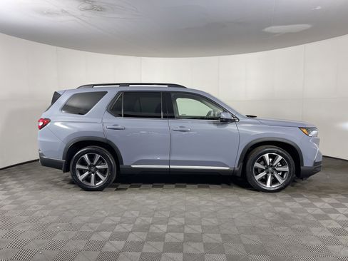 Used 2024 Honda Pilot Touring image 5