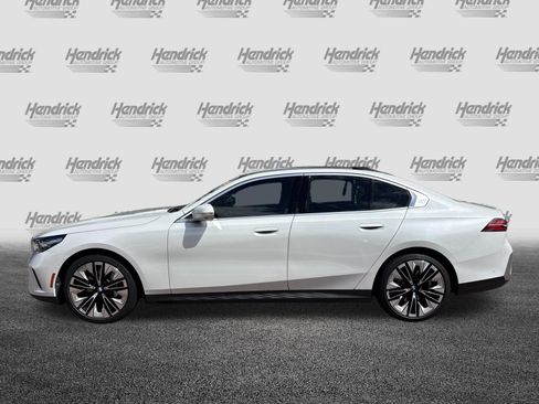 Used 2026 BMW 530i w/ Premium Package RWD image 7