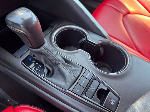 Used 2022 Toyota Camry SE image 17