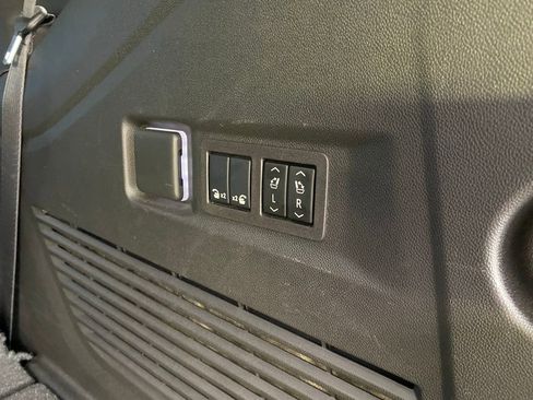 Used 2024 Chevrolet Tahoe Premier w/ Premium Package image 44