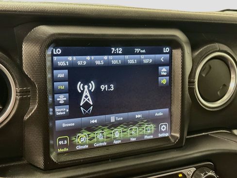 Used 2020 Jeep Wrangler Unlimited Sahara AWD/4WD image 21