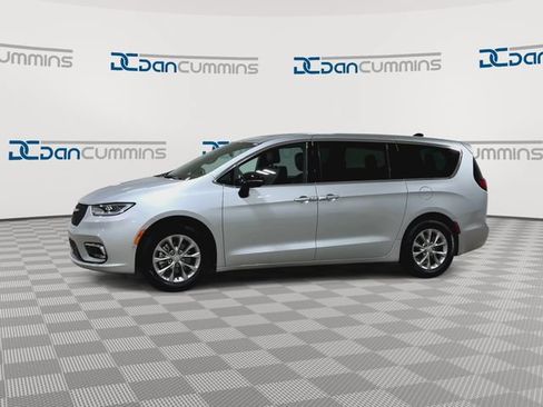 New 2026 Chrysler Pacifica Limited FWD image 6