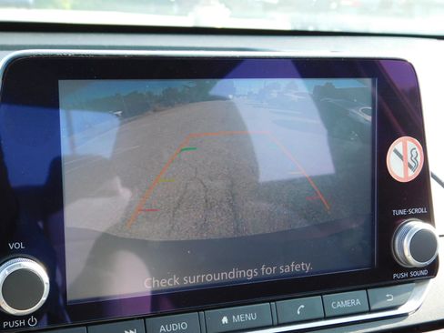 Used 2025 Nissan Altima 2.5 SV FWD image 15