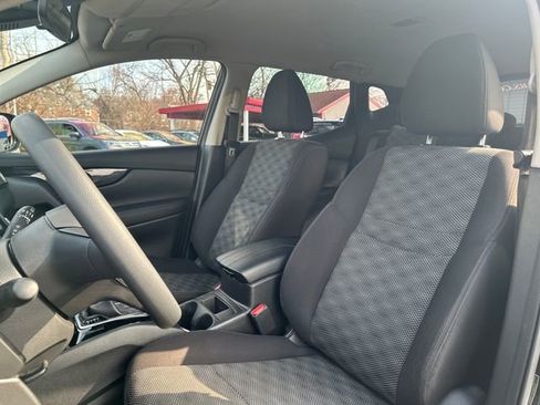 Used 2020 Nissan Rogue Sport SV image 10