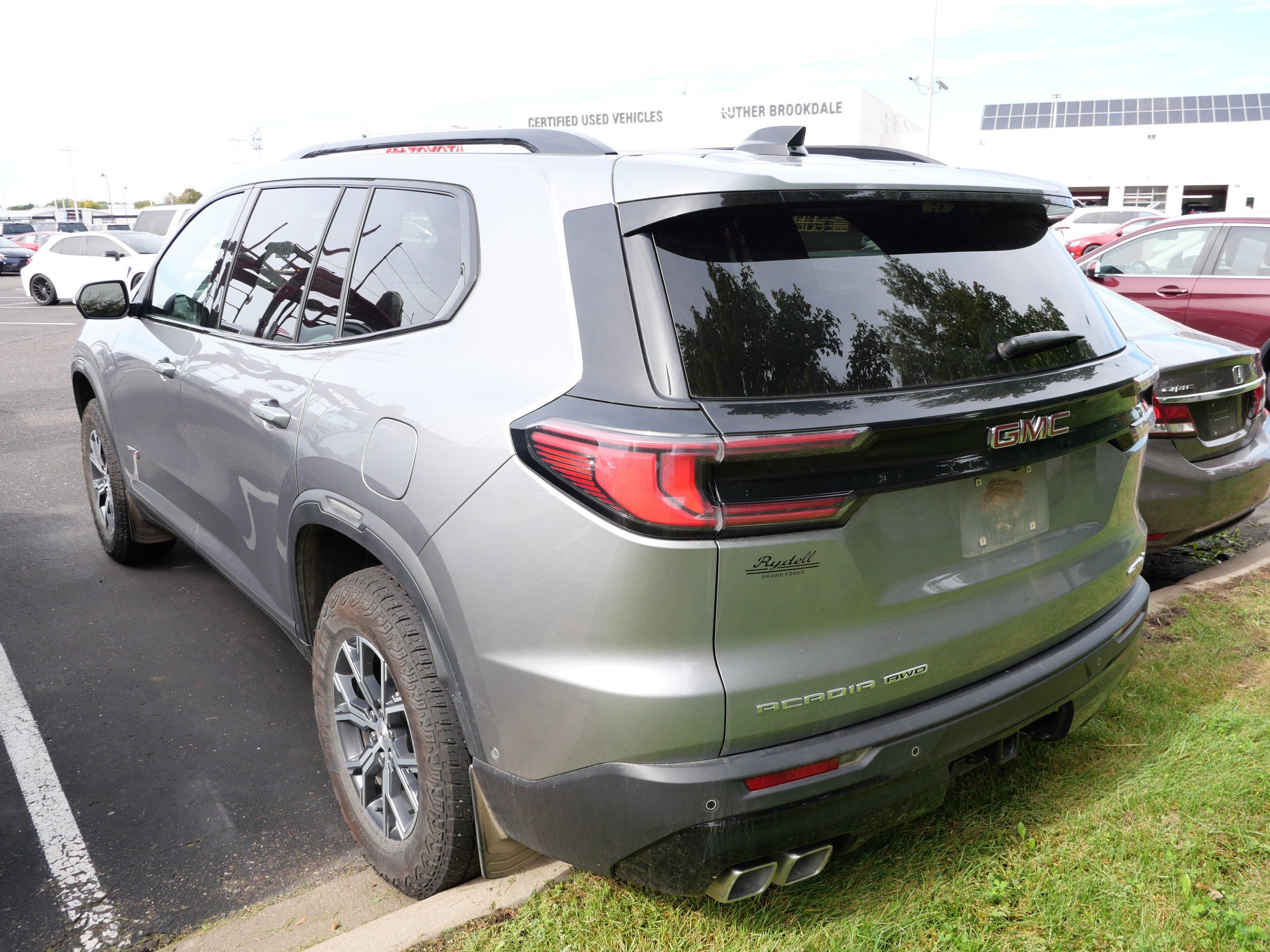 Used 2025 GMC Acadia AT4 w/ Super Cruise Package AWD/4WD image 8