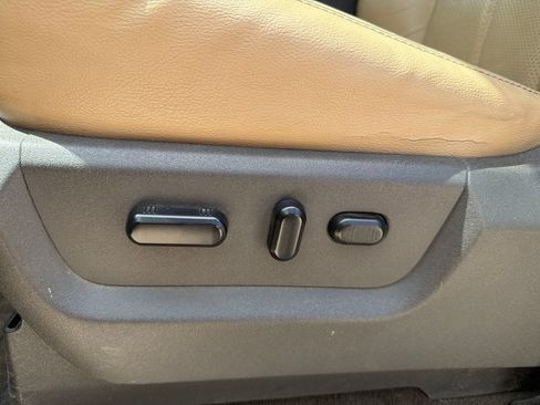 Used 2014 Ford F250 Lariat w/ Lariat Ultimate Package AWD/4WD image 16